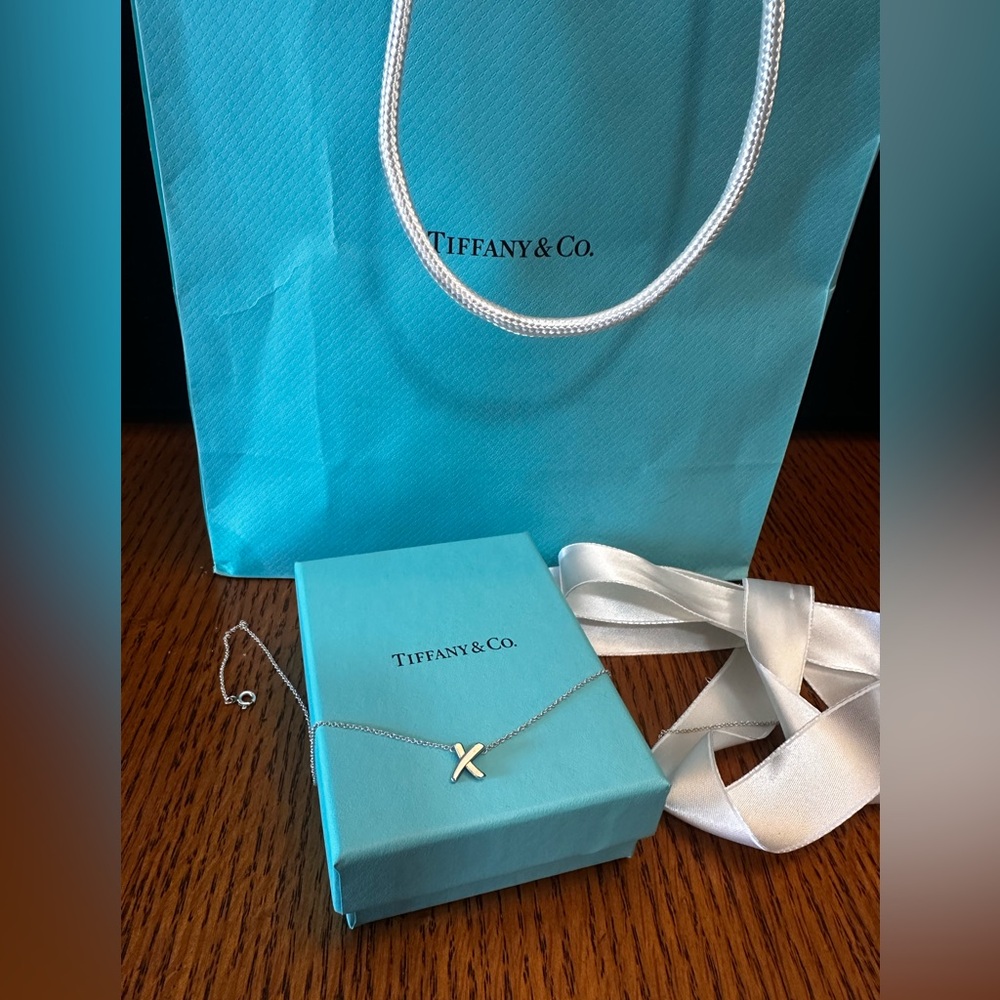 Tiffany & Co. Paloma Picasso Graffiti X Kiss Necklace 925 Silver 16”